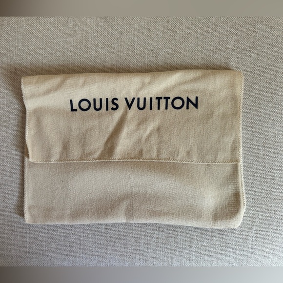 Louis Vuitton Pochette - Picture 8 of 9